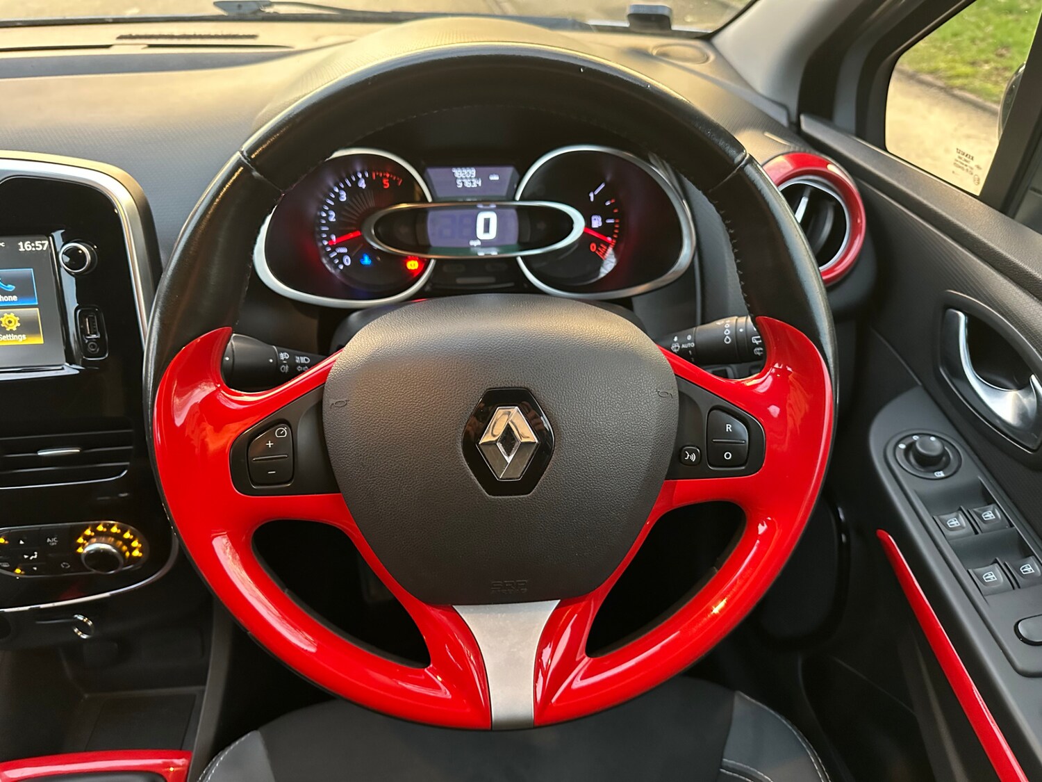 Used Renault Clio 2016 for sale - 77555816: Photo 21