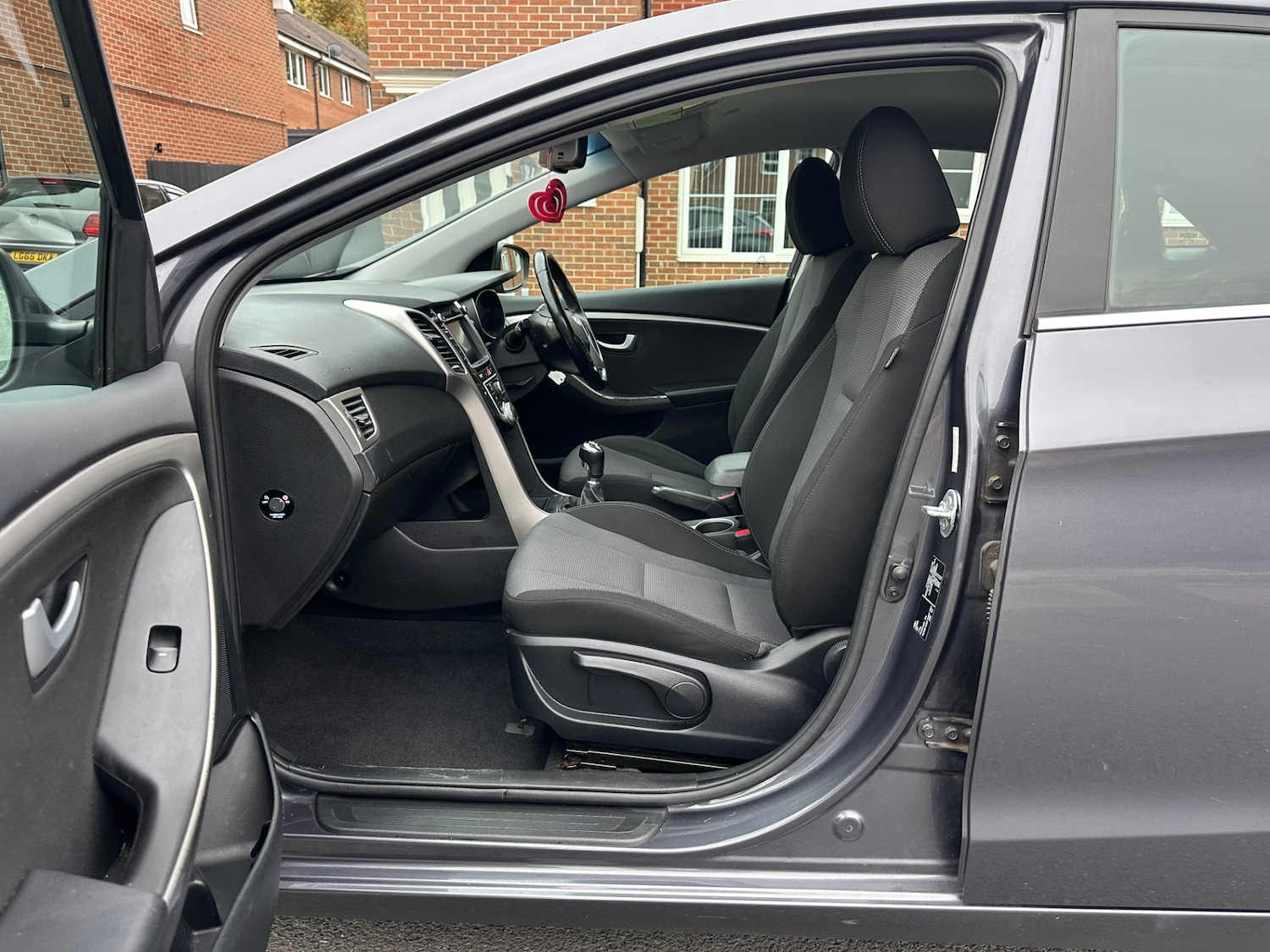 Used Hyundai i30 2015 for sale - 76292832: Photo 9