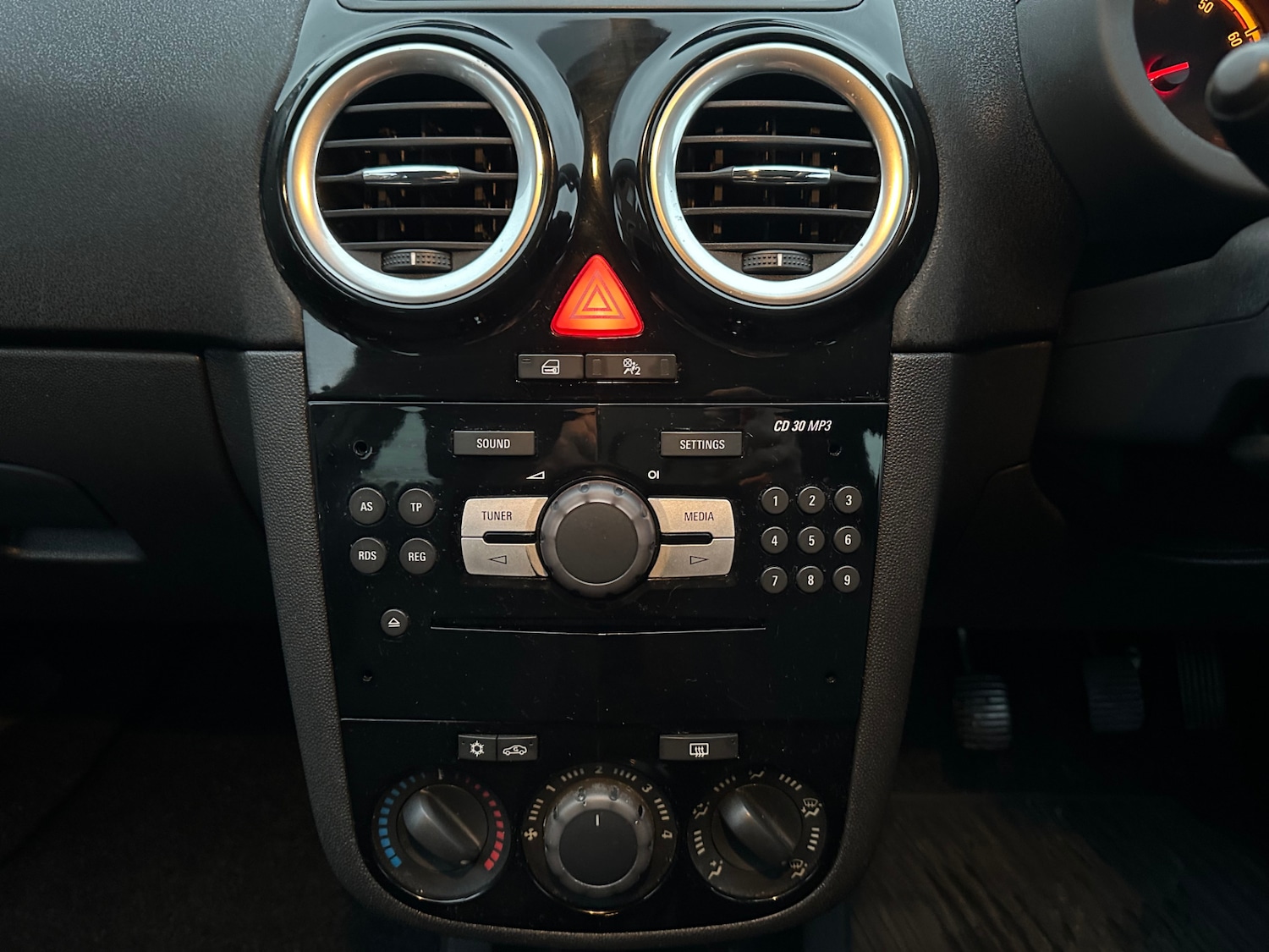 Used Vauxhall Corsa 2013 for sale - 77048127: Photo 18