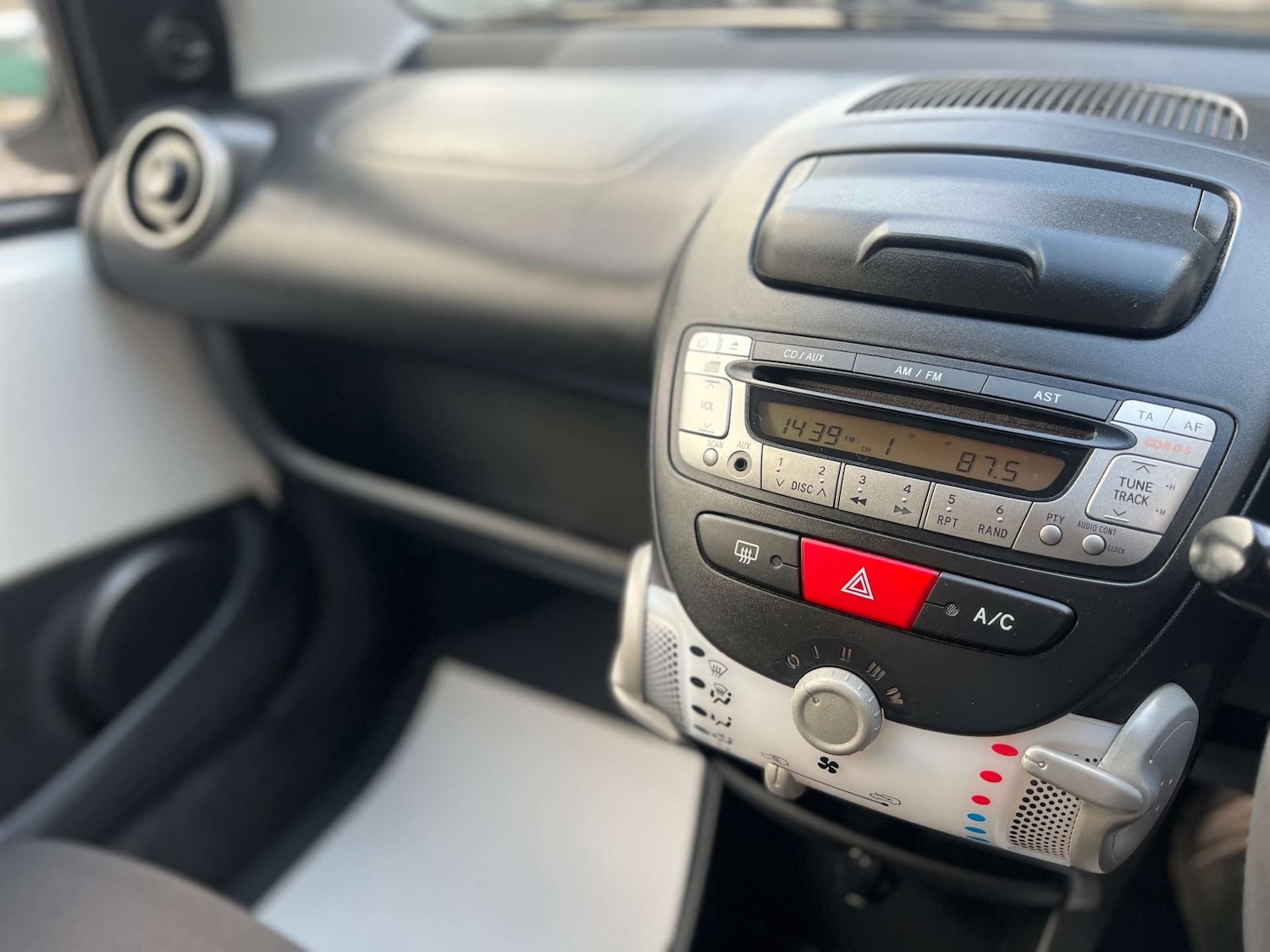 Used Toyota AYGO 2014 for sale - 76601362: Photo 24