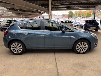 Used Vauxhall Astra 2012 for sale - 76017937: Photo