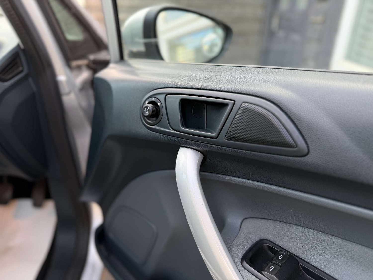 Used Ford Fiesta 2010 for sale - 76393371: Photo 24