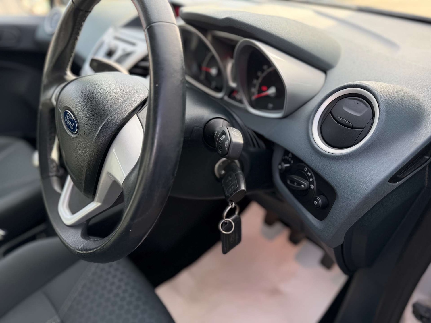 Used Ford Fiesta 2010 for sale - 76393371: Photo 27