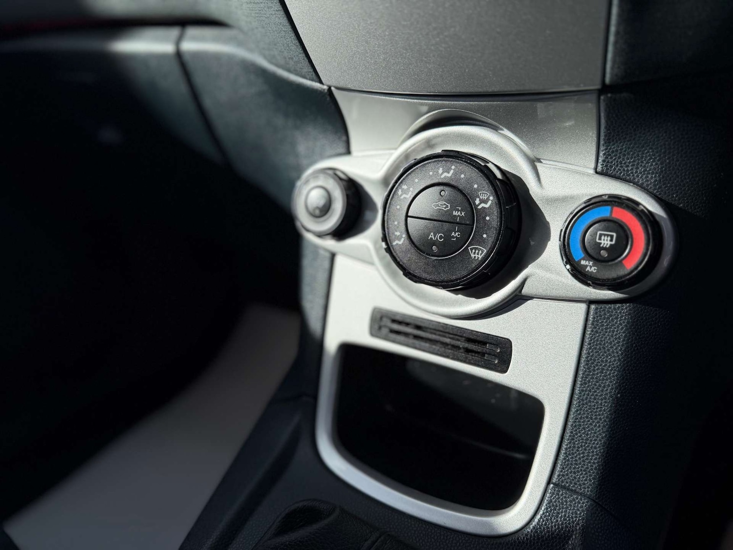 Used Ford Fiesta 2010 for sale - 76393371: Photo 32