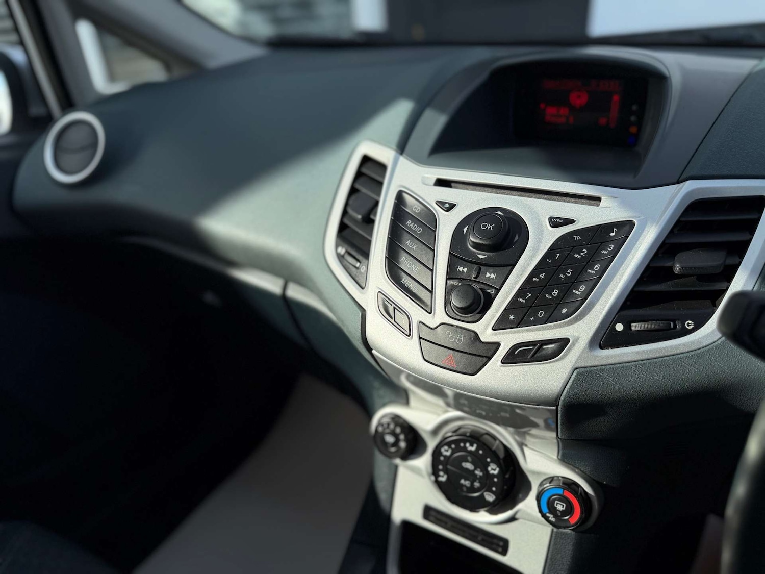 Used Ford Fiesta 2010 for sale - 76393371: Photo 33