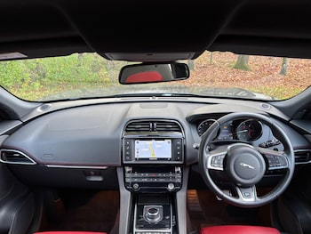 Used Jaguar F-Pace 2017 for sale - 76743046: Photo