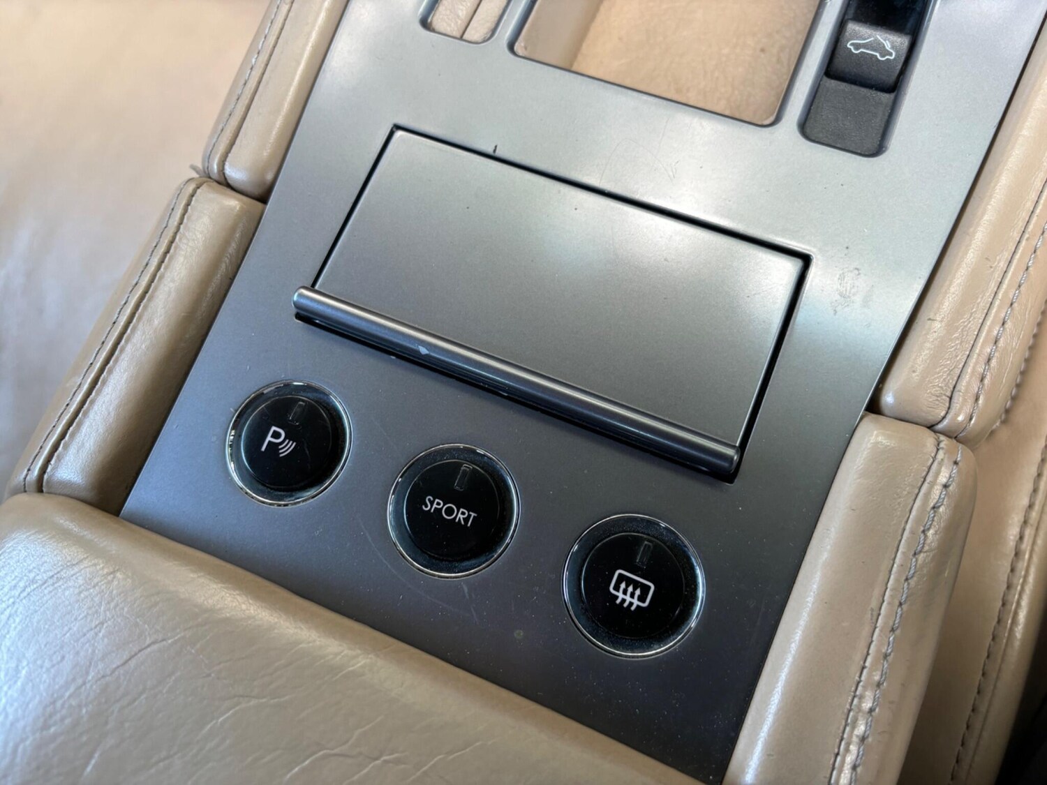 Used Aston Martin DB9 for sale - 77823822: Photo 41