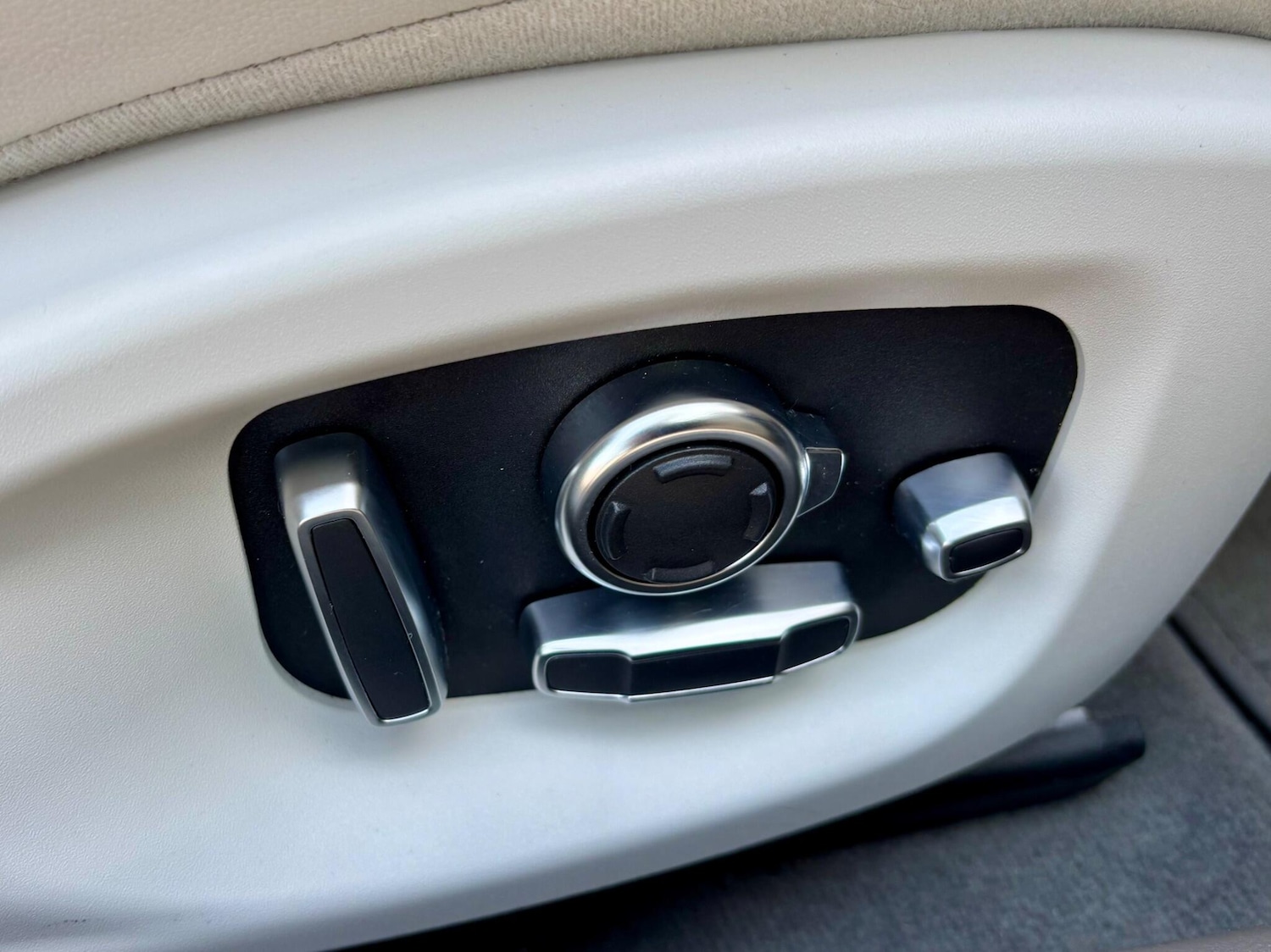 Used Jaguar XF 2017 for sale - 77977900: Photo 13