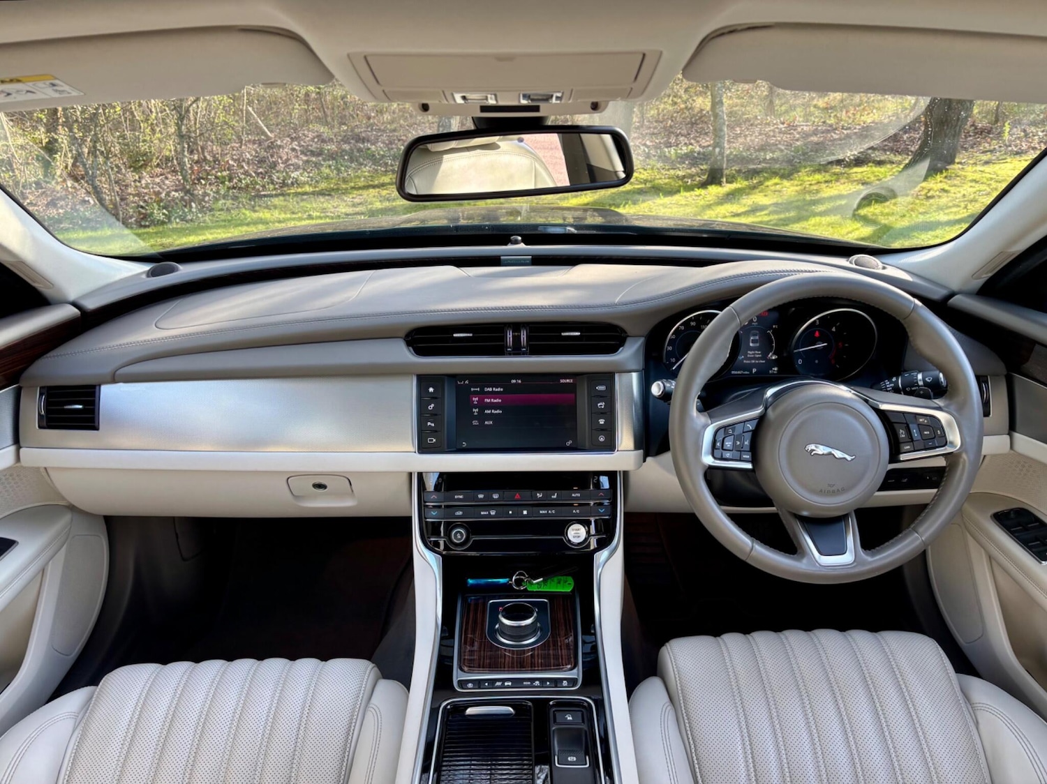 Used Jaguar XF 2017 for sale - 77977900: Photo 3