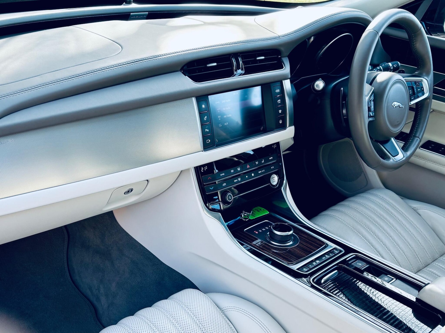 Used Jaguar XF 2017 for sale - 77977900: Photo 8