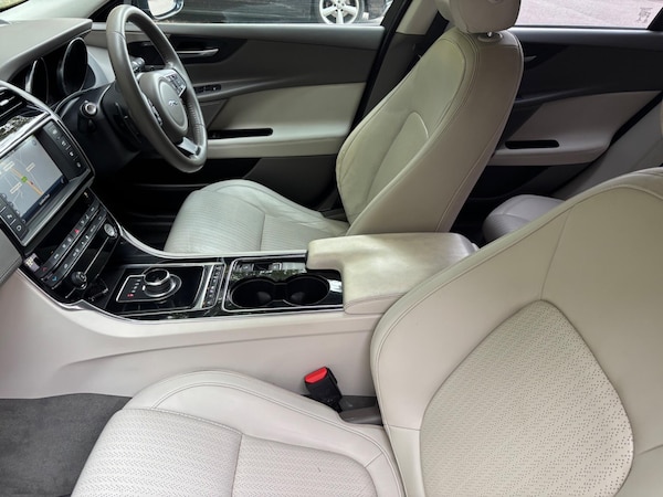 Used Jaguar XE 2017 for sale - 76296041: Photo 6