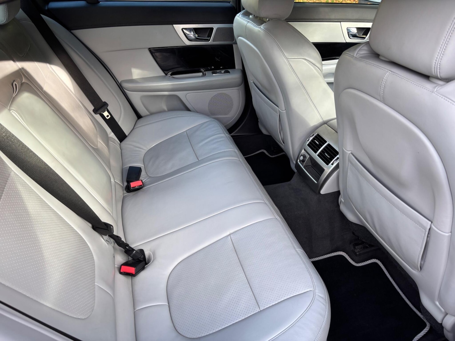 Used Jaguar XF 2014 for sale - 76531632: Photo 14