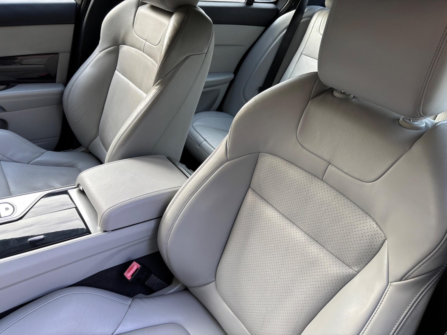 Used Jaguar XF 2014 for sale - 76531632: Photo 7