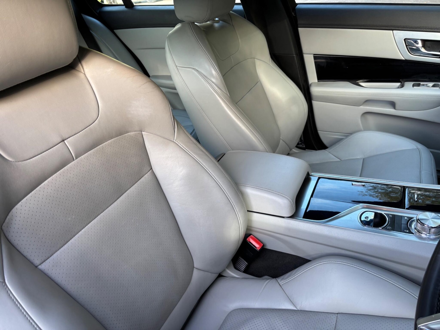 Used Jaguar XF 2014 for sale - 76531632: Photo 8