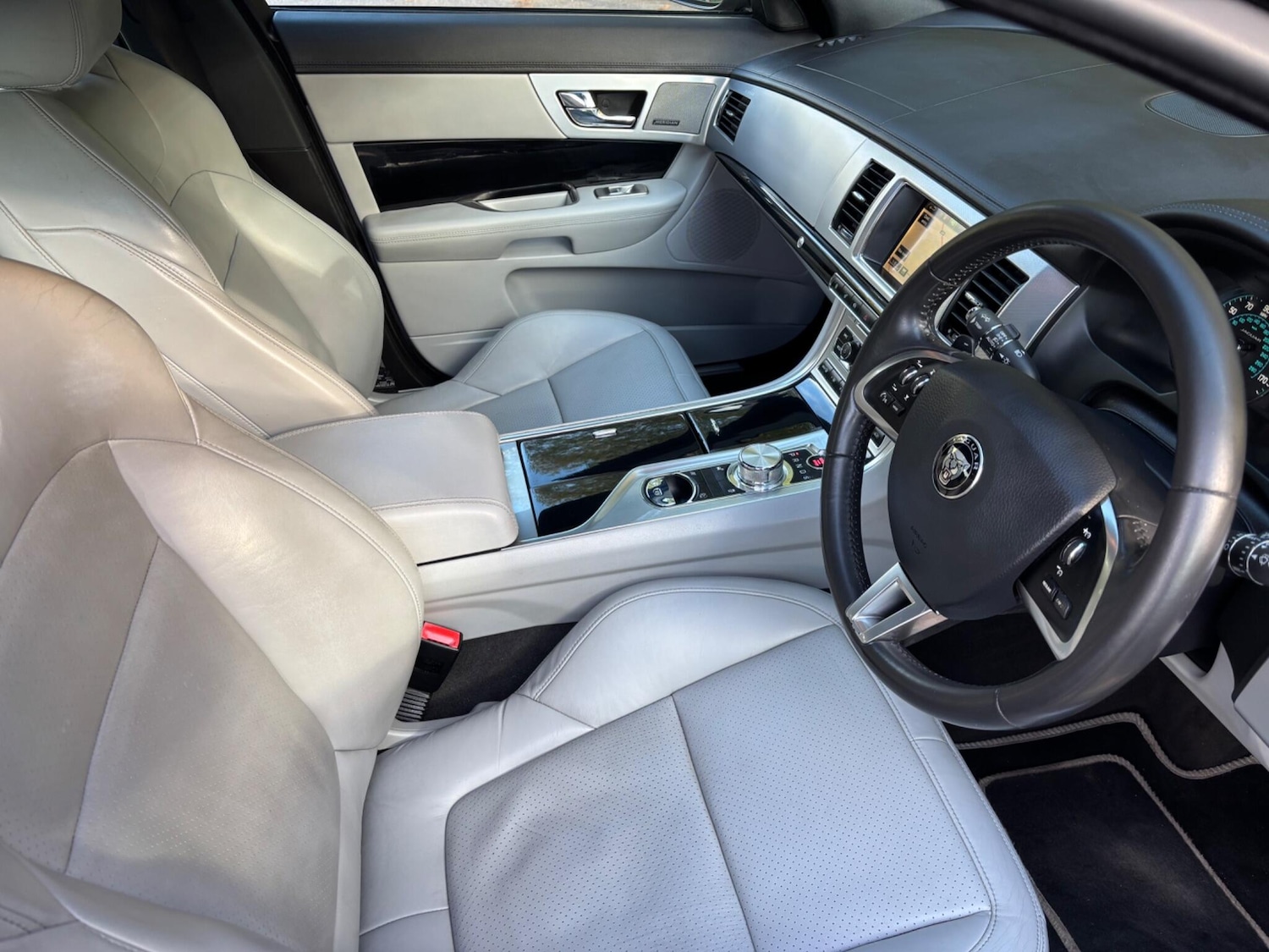 Used Jaguar XF 2014 for sale - 76531632: Photo 9