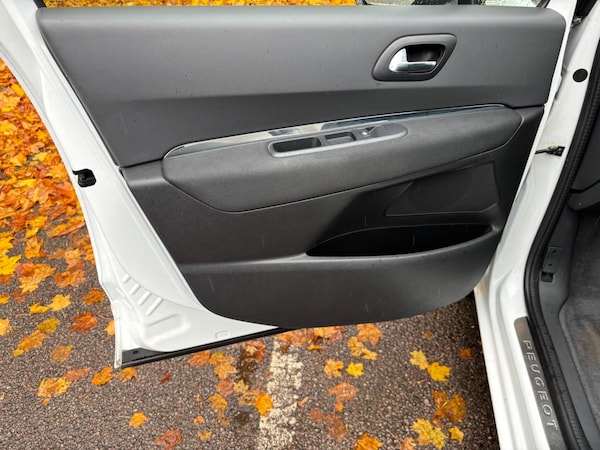 Used Peugeot 5008 2015 for sale - 76314871: Photo 26