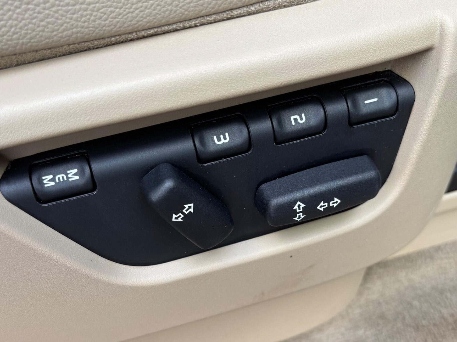 Used Land Rover Freelander 2011 for sale - 76989997: Photo 10