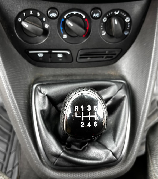 Used Ford Grand Tourneo Connect 2015 for sale - 76318133: Photo 19