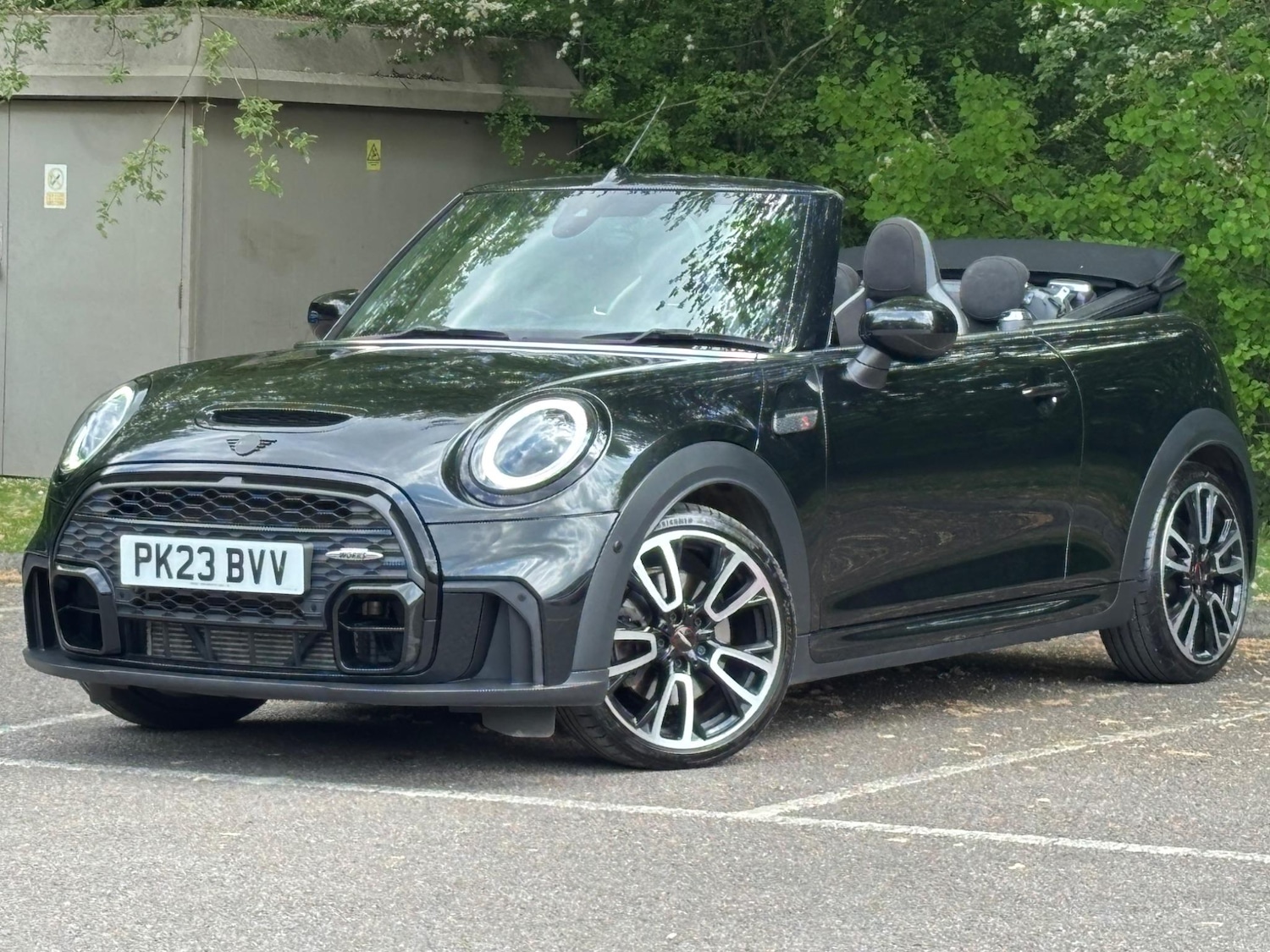 Used MINI Convertible 2023 for sale - 76531629: Photo 2