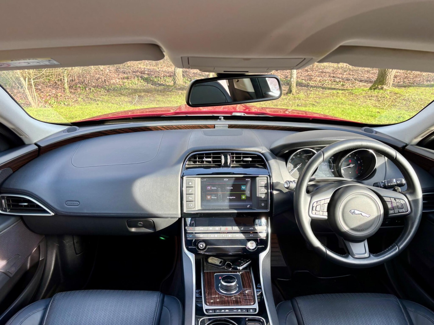 Used Jaguar XE 2017 for sale - 77559659: Photo 3