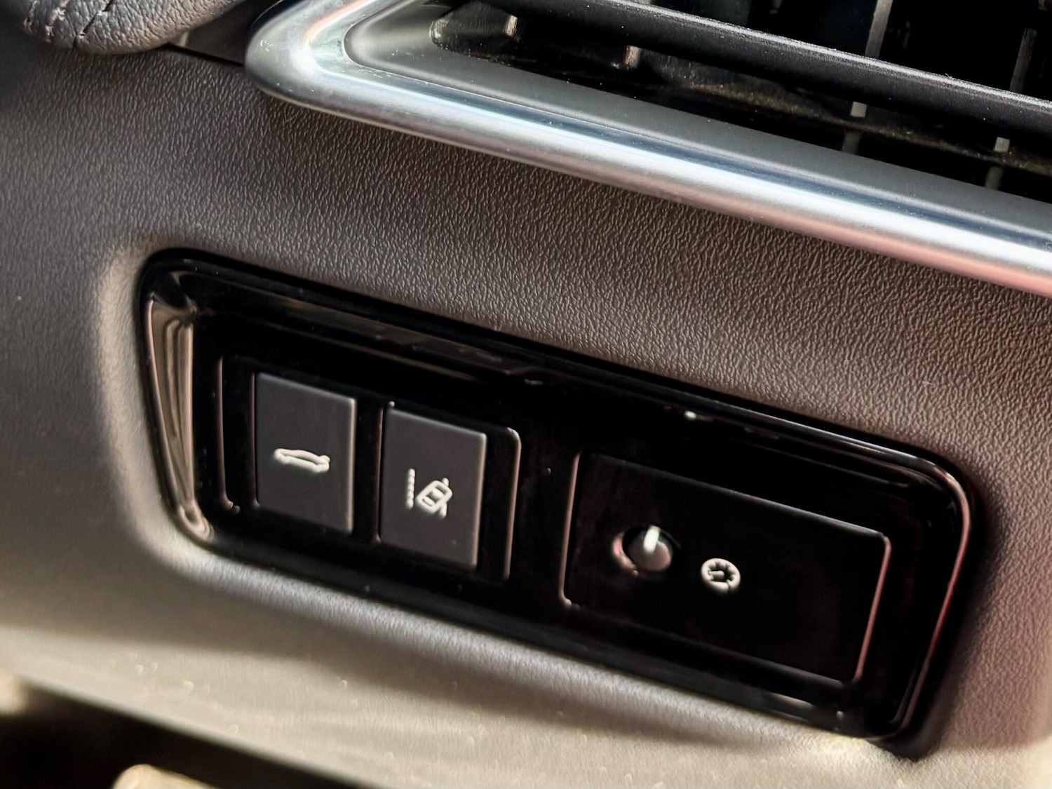 Used Jaguar XE 2017 for sale - 77559659: Photo 51