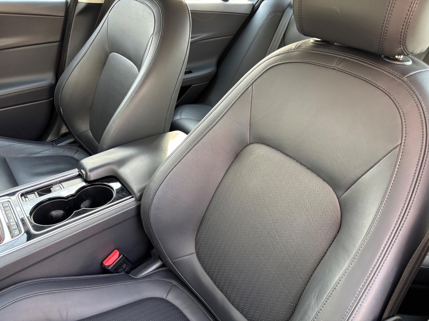 Used Jaguar XE 2017 for sale - 77559659: Photo 8