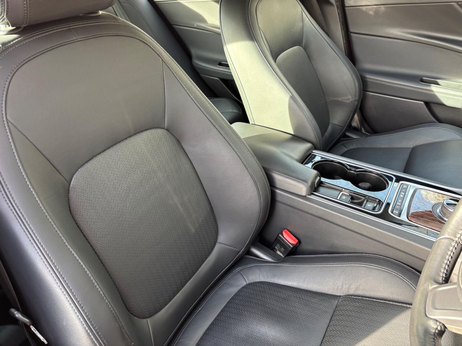 Used Jaguar XE 2017 for sale - 77559659: Photo 9