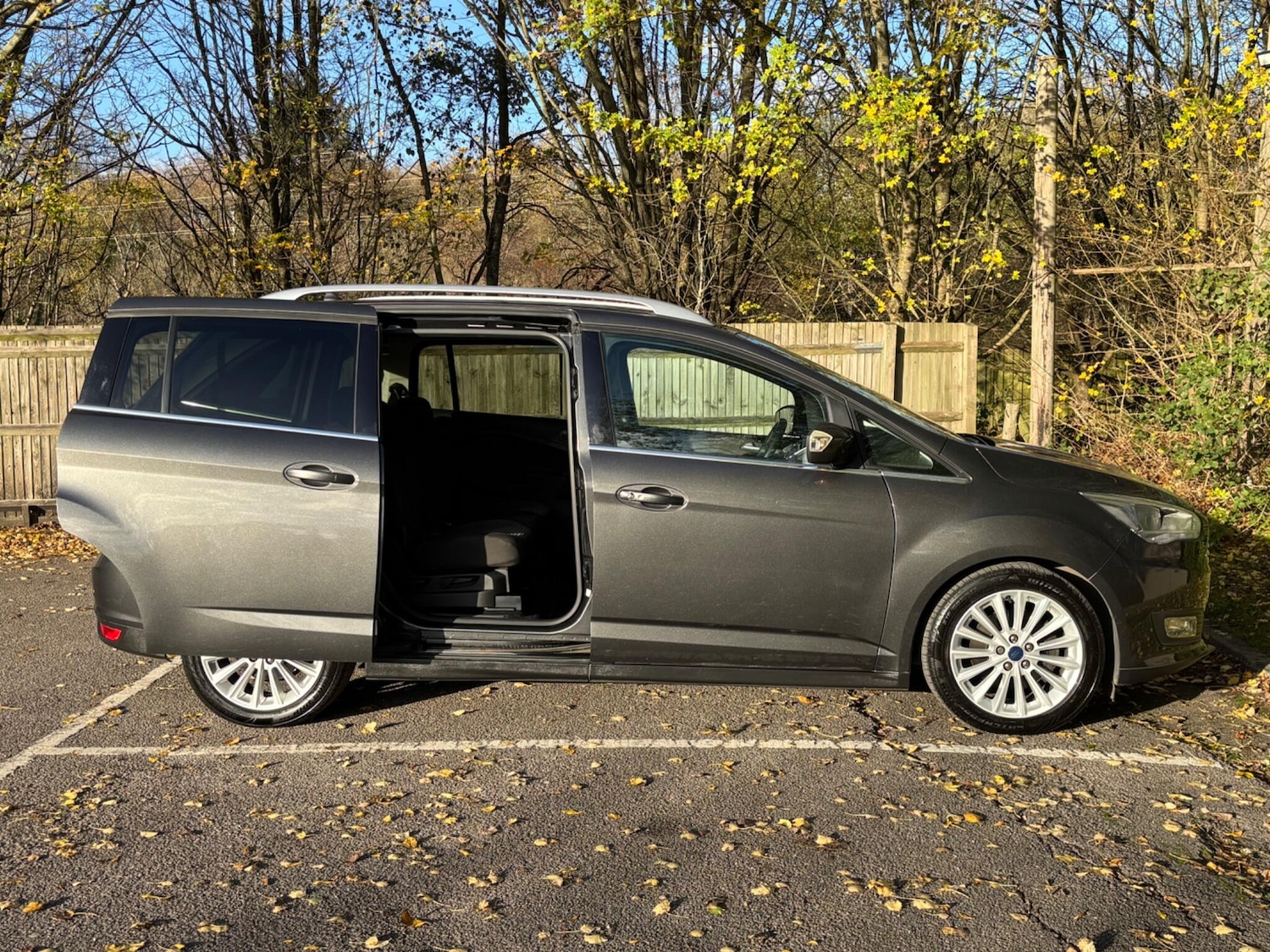 Used Ford Grand C-Max 2018 for sale - 76608463: Photo 17
