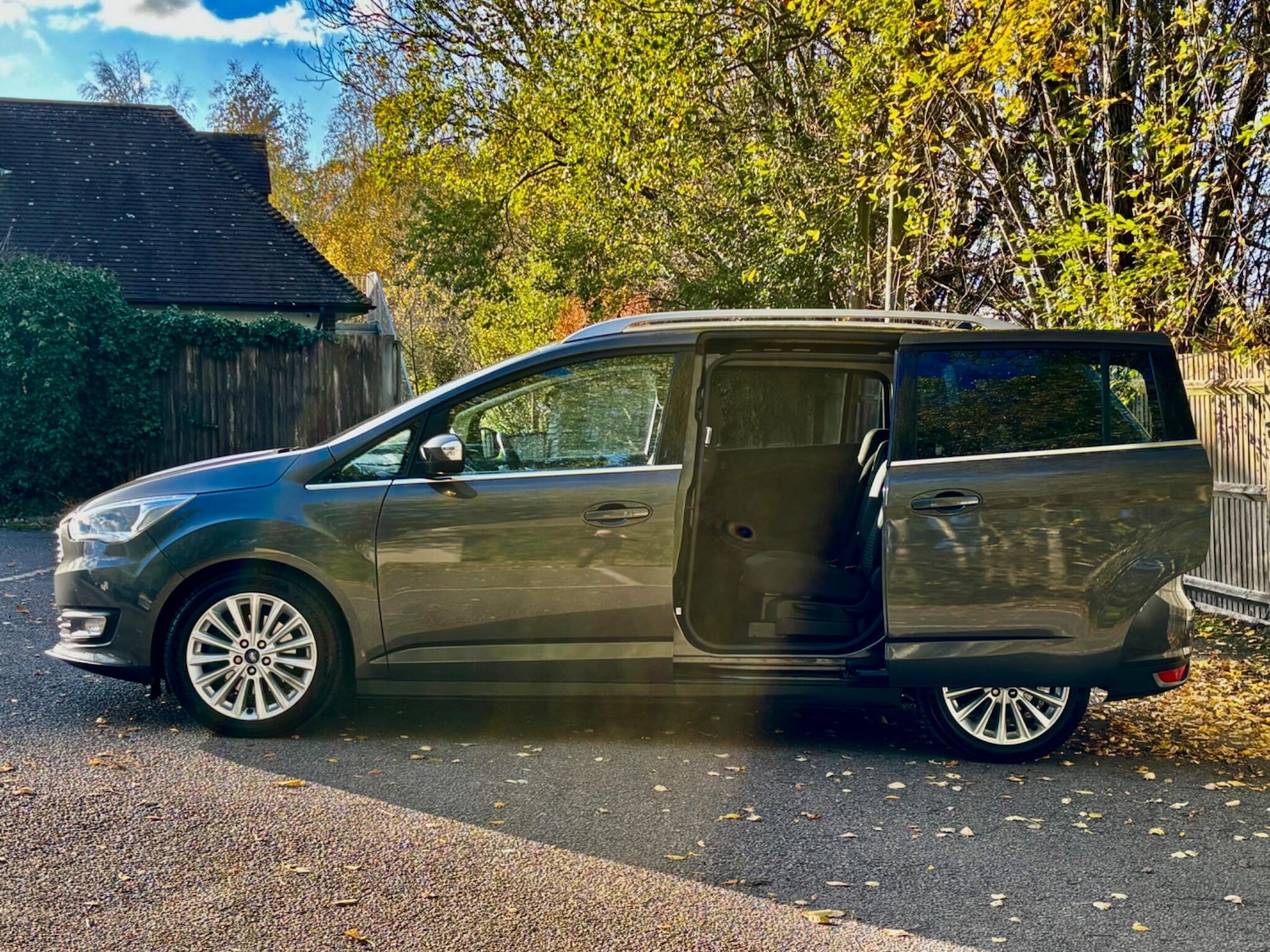 Used Ford Grand C-Max 2018 for sale - 76608463: Photo 26