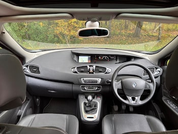 Used Renault Grand Scenic 2015 for sale - 76250952: Photo