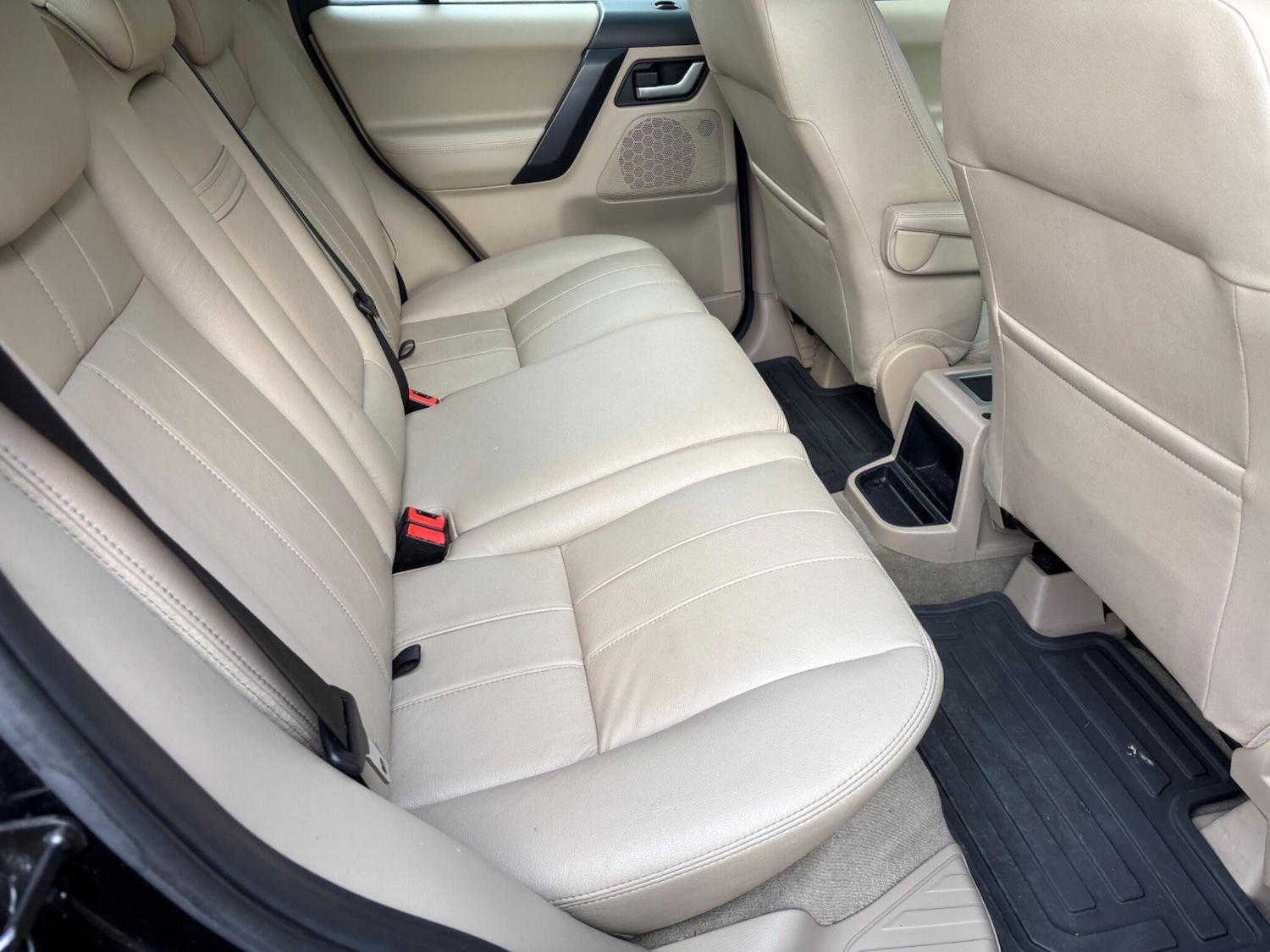 Used Land Rover Freelander 2 2011 for sale - 76572332: Photo 16