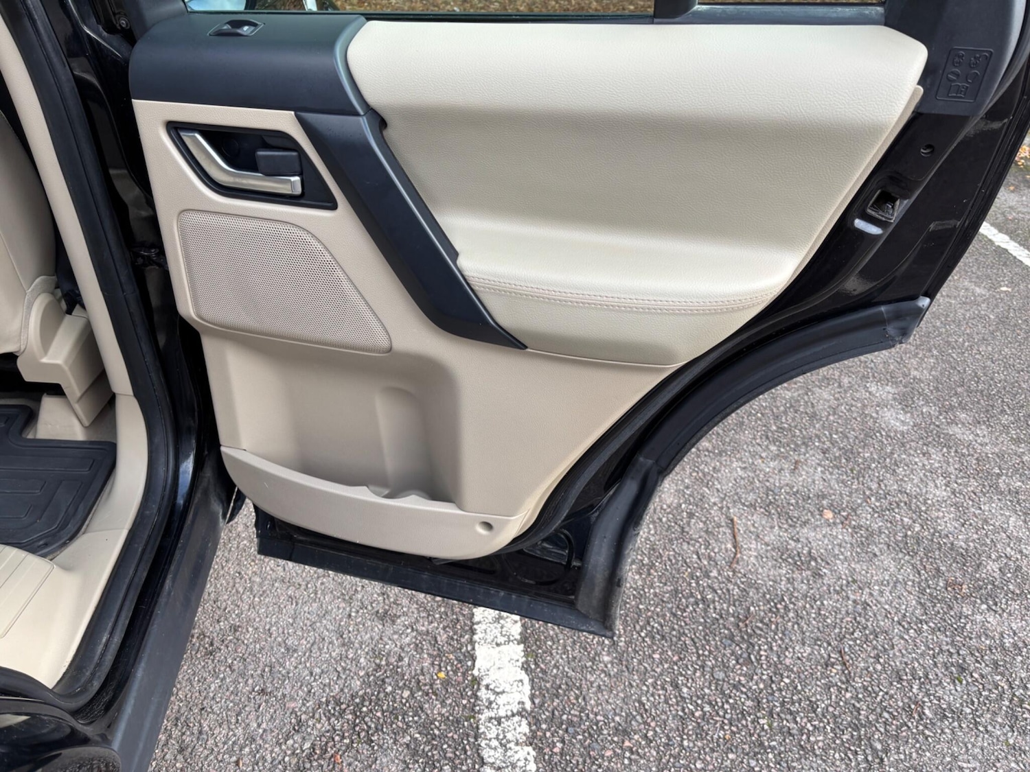 Used Land Rover Freelander 2 2011 for sale - 76572332: Photo 40