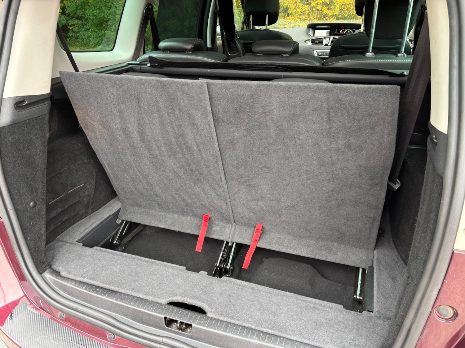 Used Renault Grand Scenic 2015 for sale - 76865951: Photo 31