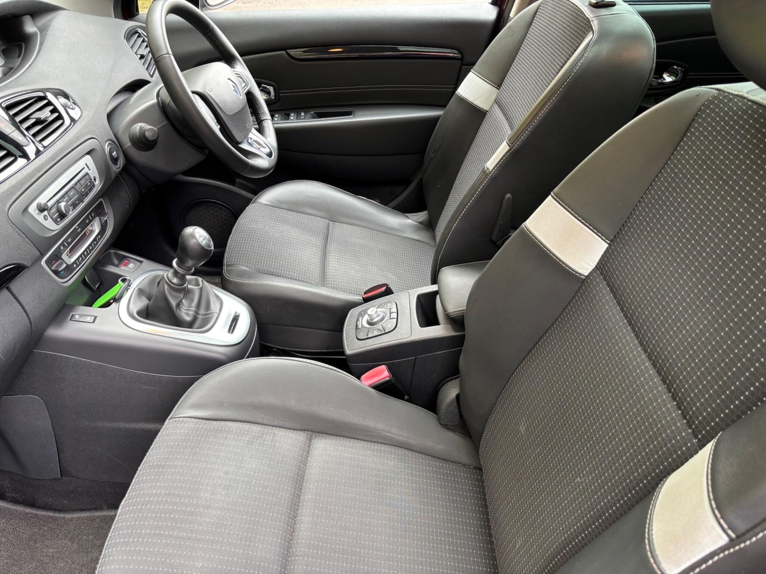 Used Renault Grand Scenic 2015 for sale - 76865951: Photo 7