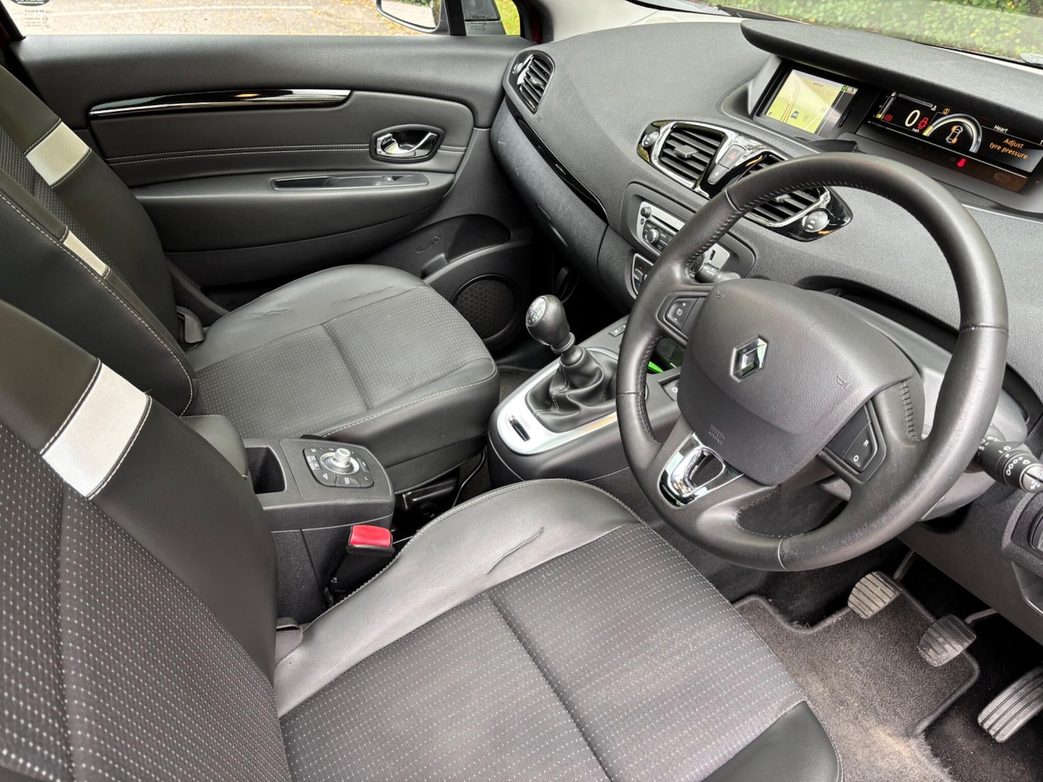 Used Renault Grand Scenic 2015 for sale - 76865951: Photo 8