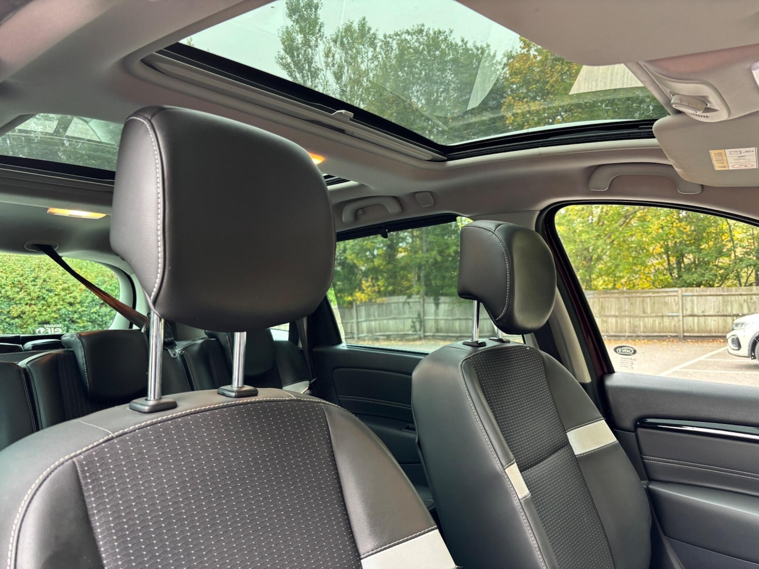 Used Renault Grand Scenic 2015 for sale - 76865951: Photo 9