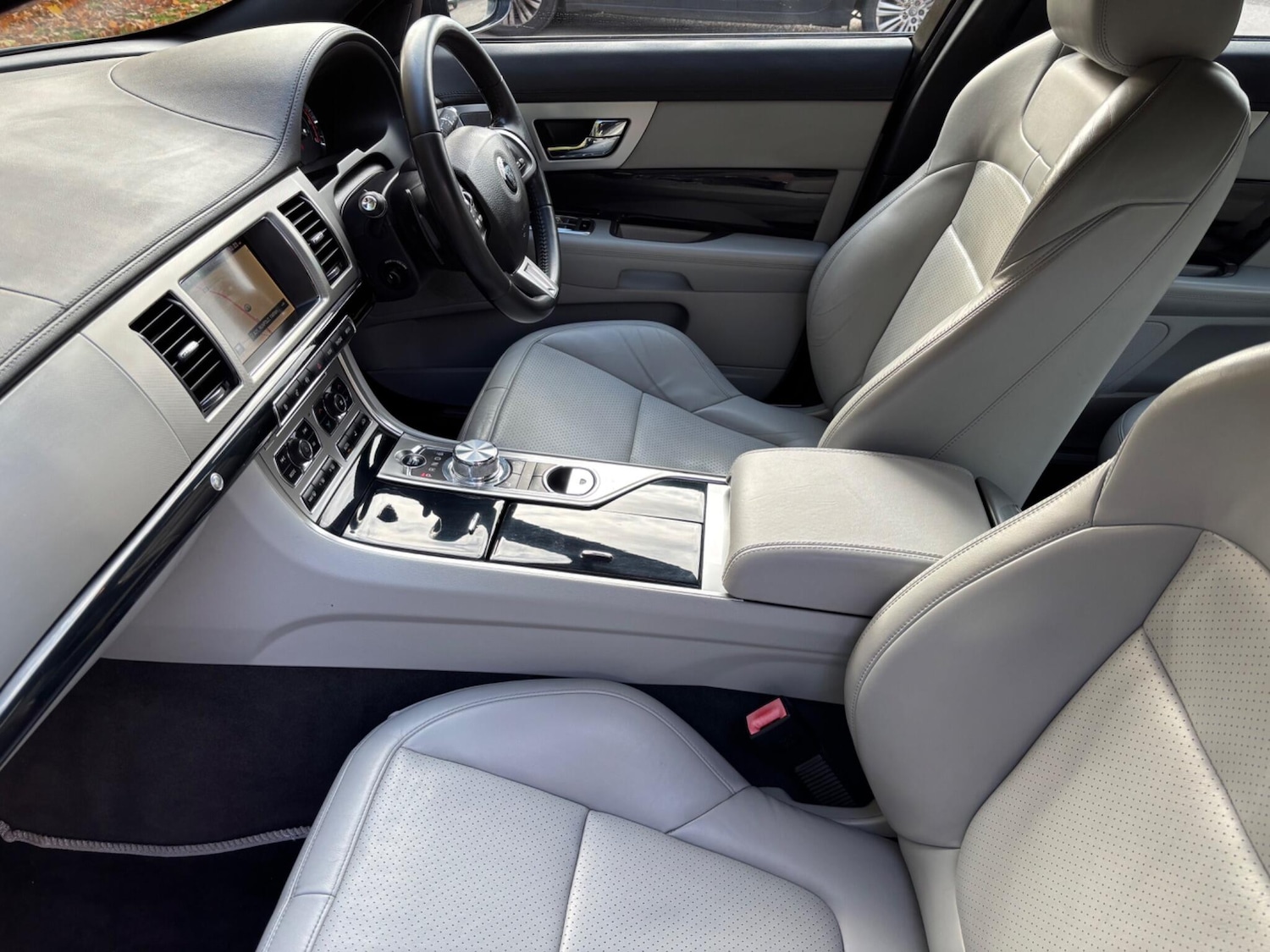 Used Jaguar XF 2014 for sale - 76996465: Photo 6