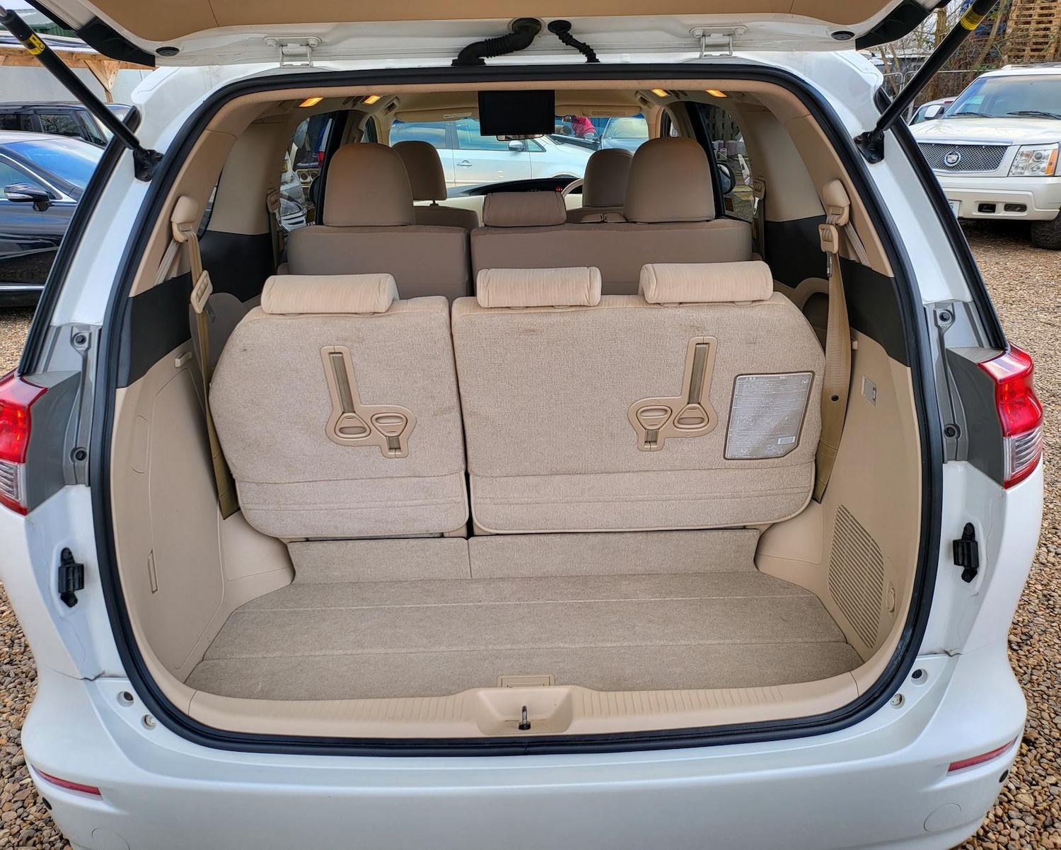 Used Toyota Estima 2012 for sale - 69644524: Photo 16