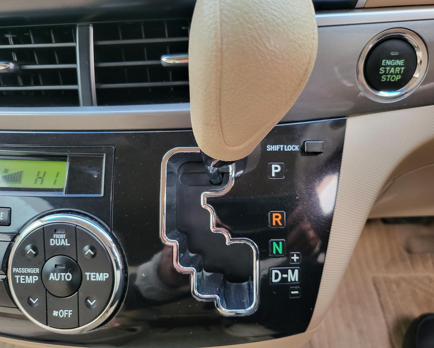 Used Toyota Estima 2012 for sale - 69644524: Photo 29