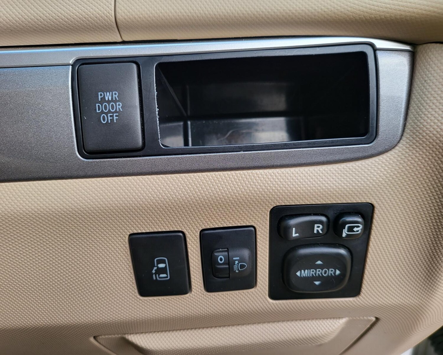 Used Toyota Estima 2012 for sale - 69644524: Photo 30