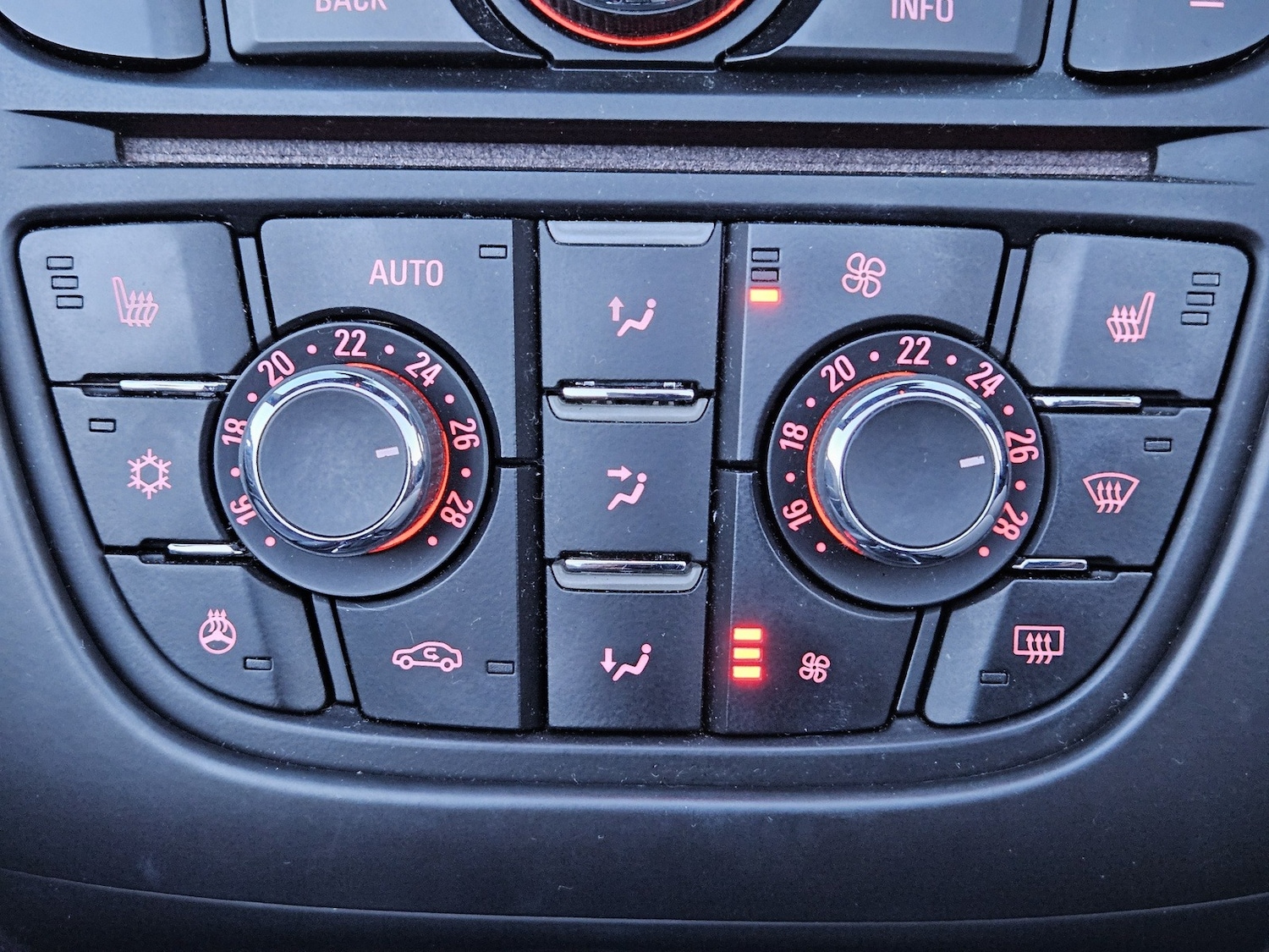 Used Vauxhall Cascada 2013 for sale - 77709013: Photo 16