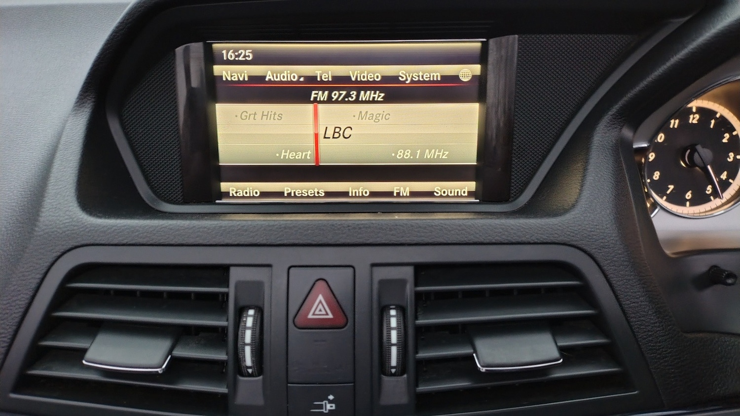 Used Mercedes-Benz E Class 2013 for sale - 77336634: Photo 27