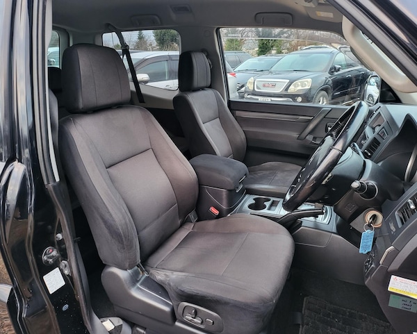 Used Mitsubishi Pajero 2010 for sale - 69644629: Photo 10