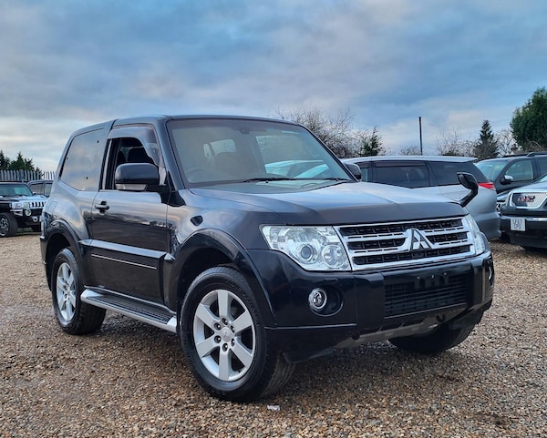 Used Mitsubishi Pajero 2010 for sale - 69644629: Photo 1