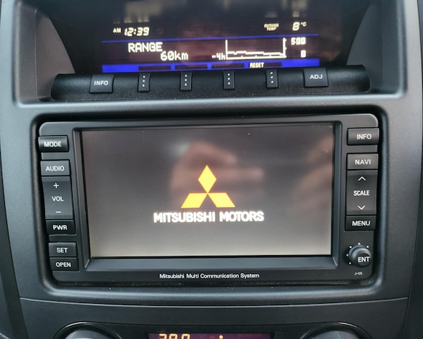 Used Mitsubishi Pajero 2010 for sale - 69644629: Photo 23
