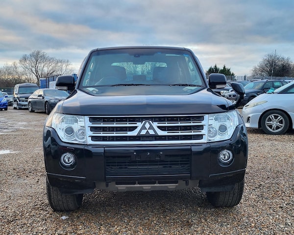 Used Mitsubishi Pajero 2010 for sale - 69644629: Photo 2
