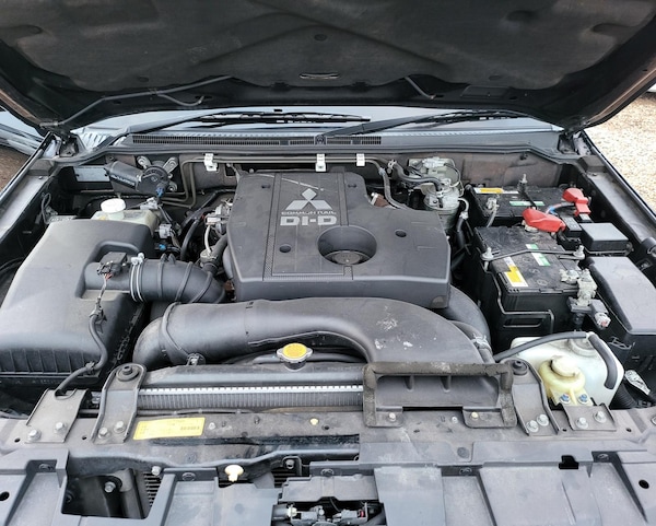 Used Mitsubishi Pajero 2010 for sale - 69644629: Photo 30