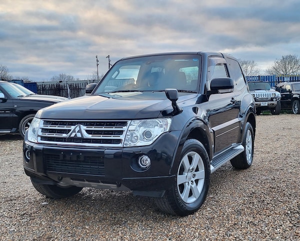 Used Mitsubishi Pajero 2010 for sale - 69644629: Photo 3