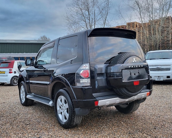 Used Mitsubishi Pajero 2010 for sale - 69644629: Photo 5