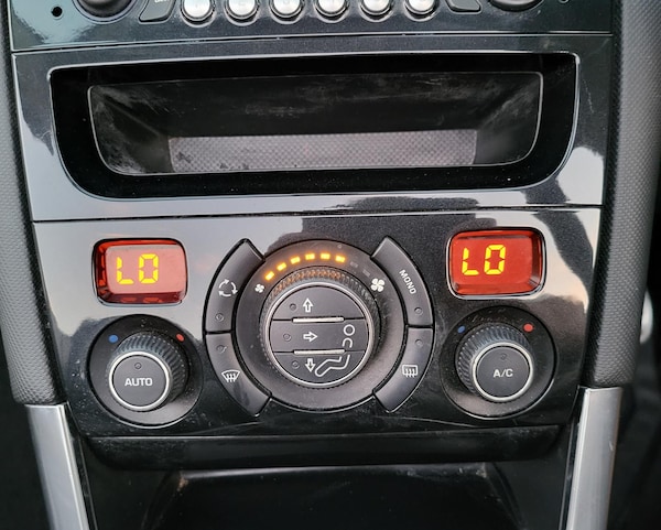 Used Peugeot 308 2013 for sale - 68292499: Photo 24